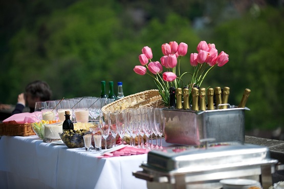 table setting for outdoor event